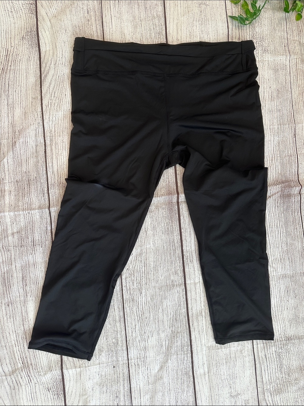Women Black Active Capri Leggings